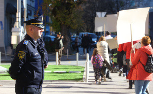 Foto: Dž. K. / Radiosarajevo.ba / Protesti u Tuzli ispred MUP-a TK