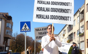 Foto: Dž. K. / Radiosarajevo.ba / Protesti u Tuzli ispred MUP-a TK