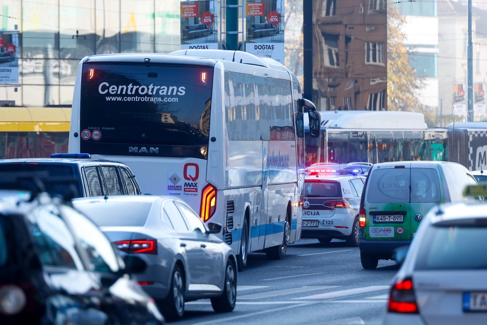 Košarkaši Hapoela pod policijskom pratnjom: