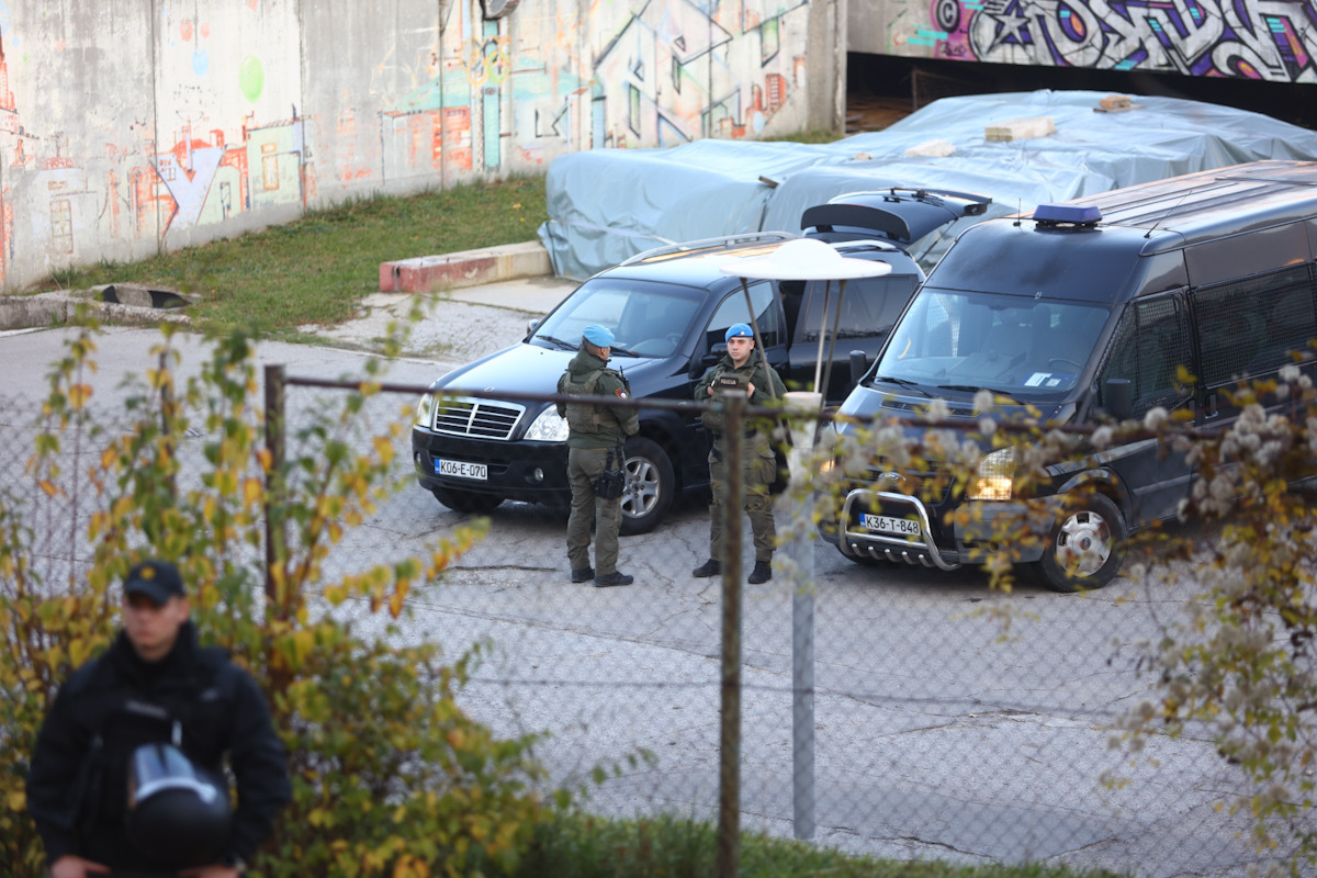 Jake policijske snage oko Zetre