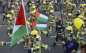 Foto: AA / Vatrogasci u Barceloni trčali s palestinskim zastavama
