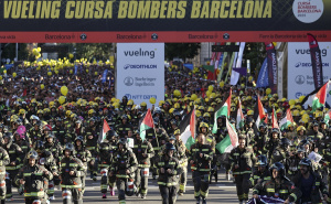 Foto: AA / Vatrogasci u Barceloni trčali s palestinskim zastavama