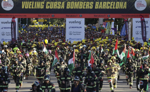 Foto: AA / Vatrogasci u Barceloni trčali s palestinskim zastavama