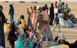 Foto: Anadolija  / Sudanci idu prema humanitarnim kampovima