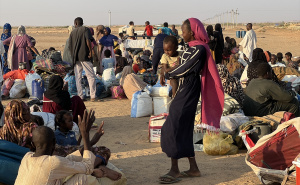 Foto: Anadolija  / Sudanci idu prema humanitarnim kampovima