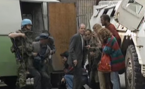 Foto: Screenshot / Youtube / Građani Sarajeva u opsadi grada