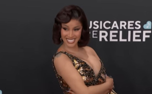 Foto: Screenshot/Youtube / Cardi B