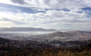 Foto: N.G./Radiosarajevo.ba / Pogled na Sarajevo s Barica