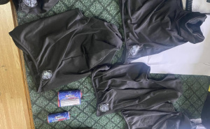 Foto: MUP ZDK / Policija u Zenici zaplijenila četnička obilježja