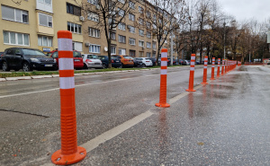Foto: N. G. / Radiosarajevo.ba / Postavljeni čunjevi na cesti u sarajevskom naselju Grbavica