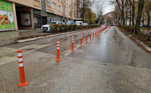 Foto: N. G. / Radiosarajevo.ba / Postavljeni čunjevi na cesti u sarajevskom naselju Grbavica