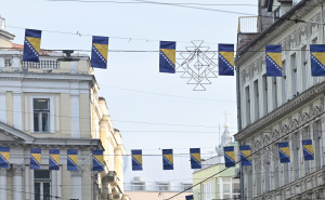 Foto: N. G. / Radiosarajevo.ba / Sarajevo ukrašeno državnim zastavama povodom Dana državnosti BiH