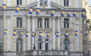 Foto: N. G. / Radiosarajevo.ba / Sarajevo ukrašeno državnim zastavama povodom Dana državnosti BiH