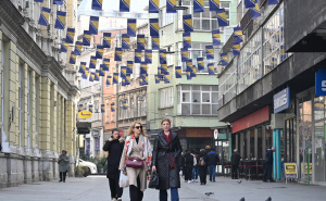 Foto: N. G. / Radiosarajevo.ba / Sarajevo ukrašeno državnim zastavama povodom Dana državnosti BiH