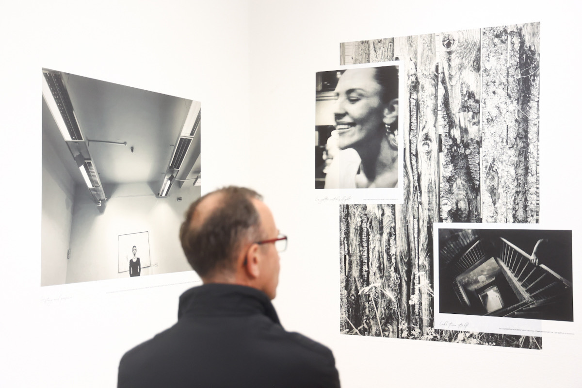 Izložba fotografija Brucea Stronga 