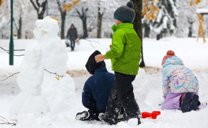 Foto: Dž. K. / Radiosarajevo.ba / Najmlađi uživaju u snijegu