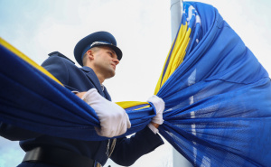 Foto: Dž. K. / Radiosarajevo.ba / Podizanje zastave BiH na Humu