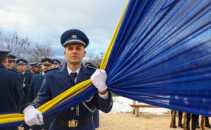 Foto: Dž. K. / Radiosarajevo.ba / Podizanje zastave BiH na Humu