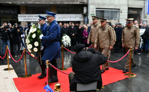 Foto: A. K. / Radiosarajevo.ba / Polaganje cvijeća i odavanje počasti kod Vječne vatre