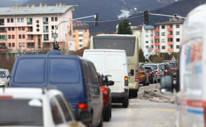 Foto: Dž.K. / Radiosarajevo.ba / Ogromne gužve iz pravca Dobrinje prema Istočnom Sarajevu