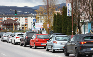 Foto: Dž.K. / Radiosarajevo.ba / Ogromne gužve iz pravca Dobrinje prema Istočnom Sarajevu
