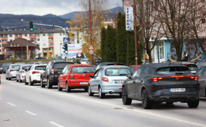 Foto: Dž.K. / Radiosarajevo.ba / Ogromne gužve iz pravca Dobrinje prema Istočnom Sarajevu