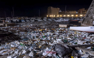 Foto: Grgo Jelavić/PIXSELL / Tone smeća zatrpale luku i plažu u Dubrovniku