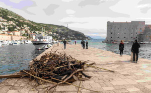 Foto: Grgo Jelavić/PIXSELL / Dubrovnik zatrpan smećem i otpadom