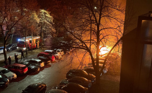 Foto: Radiosarajevo.ba / Gori automobil na Grbavici