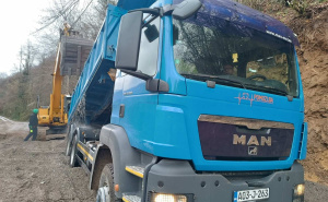 Foto: Pomozi.ba / Saniranje puta