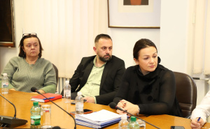 Foto: Ministarstvo obrazovanja KS / Održan sastanak na temu procesa obnove fiskulturne sale u OŠ 'Vladislav Skarić'