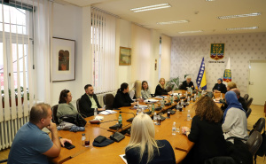 Foto: Ministarstvo obrazovanja KS / Održan sastanak na temu procesa obnove fiskulturne sale u OŠ 'Vladislav Skarić'