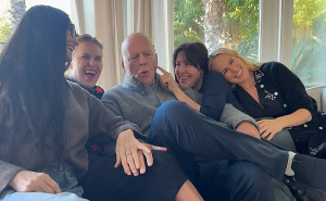 Foto: Screenshot / Instagram / Bruce Willis sa porodicom