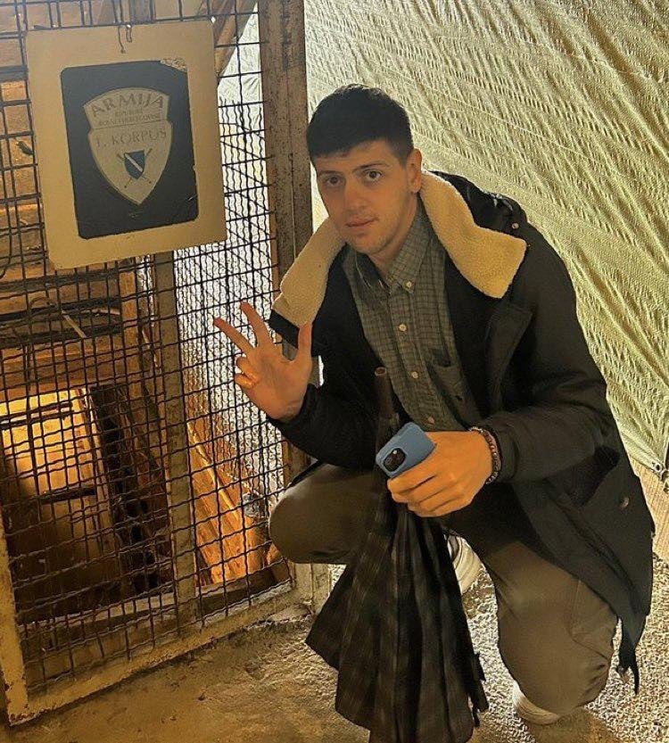 Tri prsta na ulazu u Tunel spasa