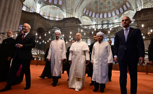 FOTO: AA / Papa Lav XIV posjetio Plavu džamiju u Istanbulu