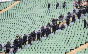 Foto: N. G. / Radiosarajevo.ba / Navijači polako dolaze na tribine stadiona Koševo