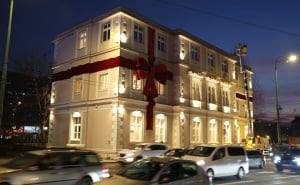 Foto: E. L. / Radiosarajevo.ba / Crvena mašna na Skenderiji