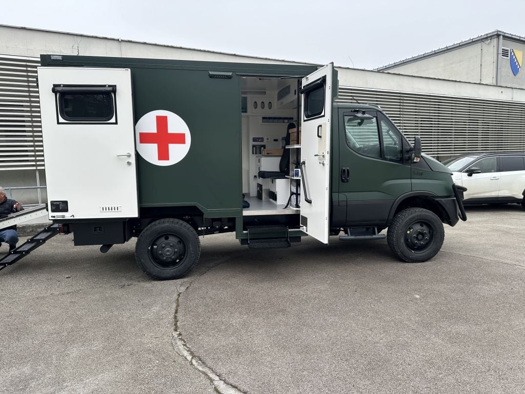 OSBiH dobile sanitetsko vozilo
