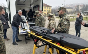 Foto: Ministarstvo odbrane BiH / OSBiH dobile sanitetsko vozilo