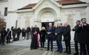 Foto: Dejan Rakita/PIXSELL / Delegacija HDZ-a i SNSD-a ispred samostana