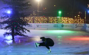 Foto: Dž. K. / Radiosarajevo.ba / Klizalište "Dječija čarolija" na Vilsonovom šetalištu