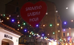 Foto: Dž. K. / Radiosarajevo.ba / Novogodišnji ukrasi u Sarajevu