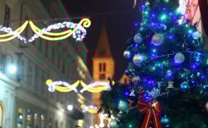 Foto: Dž. K. / Radiosarajevo.ba / Novogodišnji ukrasi u Sarajevu