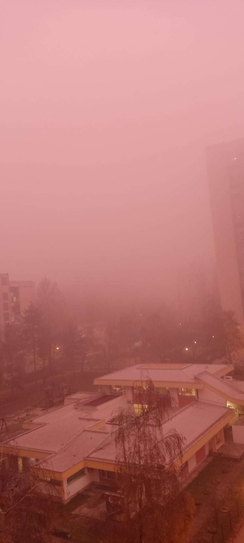 Crvenkast zrak u Sarajevu
