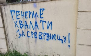 Foto: Istraga / Sramni grafiti na zidovima Ambasade BiH u Podgorici