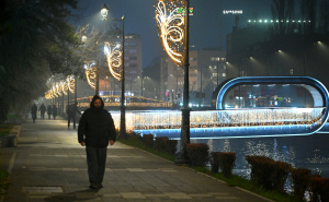 Foto: N. G. / Radiosarajevo.ba / Okićeni mostovi u Sarajevu i Obala Maka Dizdara