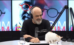Foto: Screenshot / Edi Rama i mačka