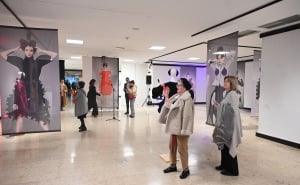 Foto: N. G. / Radiosarajevo.ba / Izložba "Demokratizacija mode"