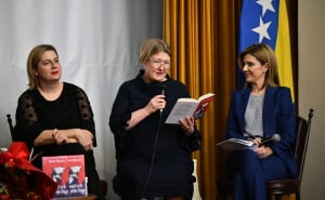 Foto: A. K. / Radiosarajevo.ba / Promocija romana "Prenijet ću te preko Praga"