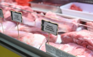 Foto: N. G. / Radiosarajevo.ba / Cijene u gradskoj tržnici